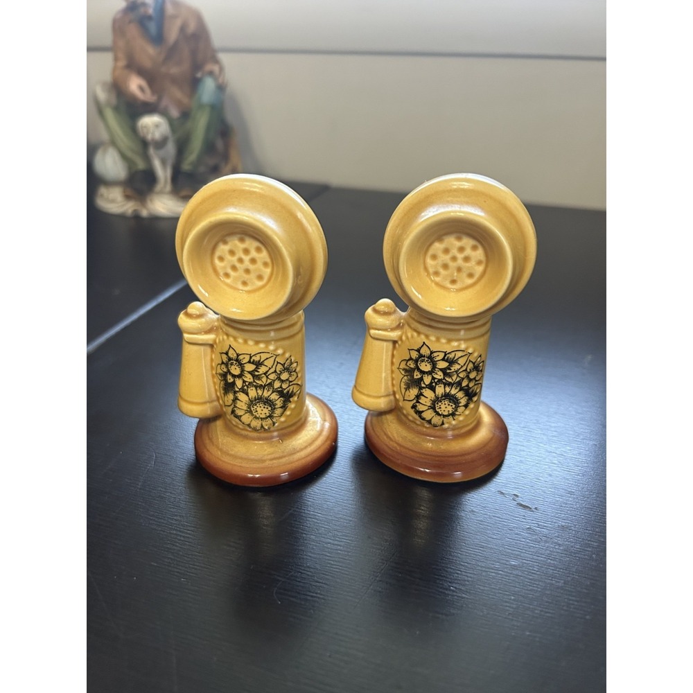Vintage Knott's Berry Farm Telephone Salt Pepper Shakers Yellow Brown Set